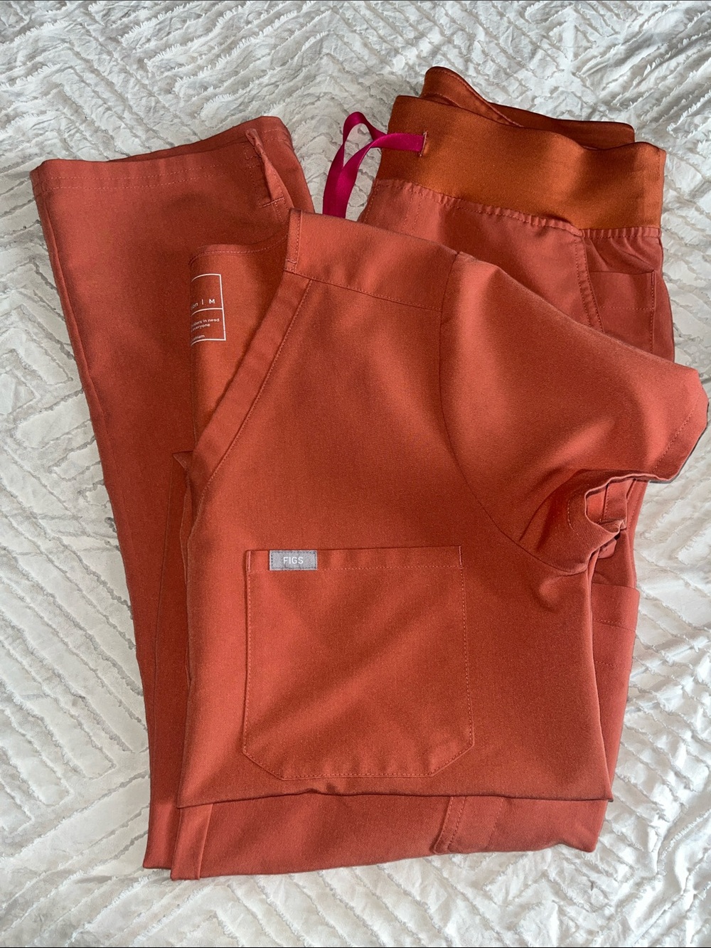 FIGS Terracotta Medium Scrub Set
